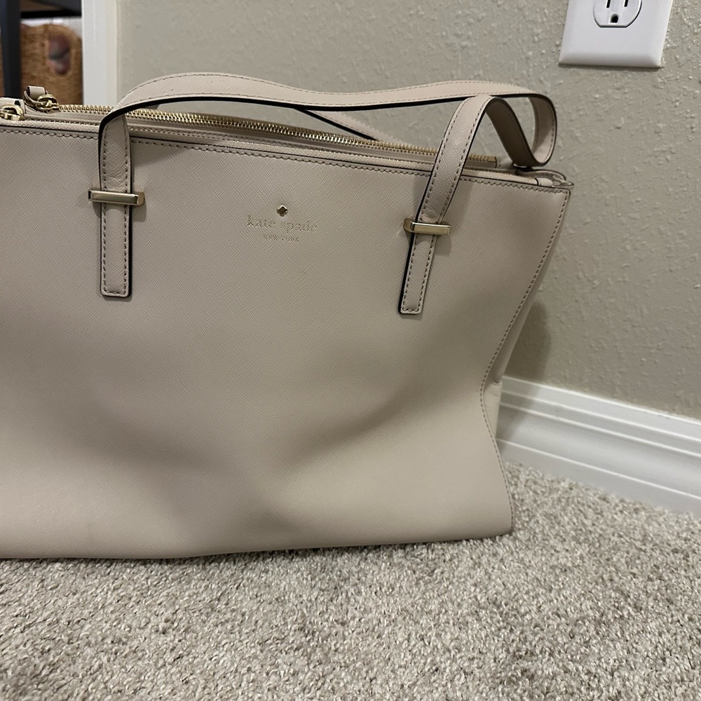 Kate Spade Cream and Silver Tote Bag with Elegant Design